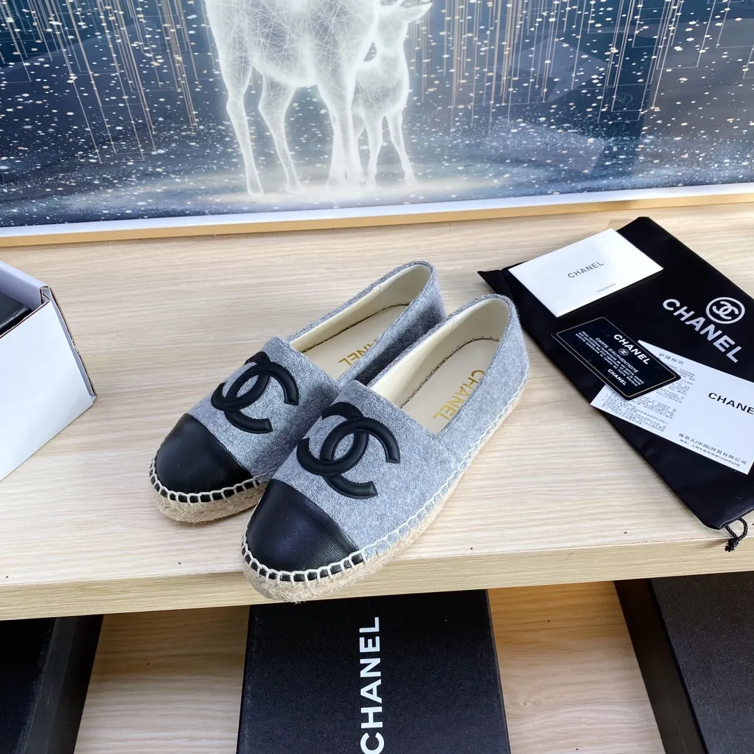 👟👟Ex-factory price 440👟👟 24s new color Chanel ✈️2023s spring and summer new fisherman shoes 😍😍Taikoo Hui purchased three pairs of original development 🐂🐂with purchasing white double-layer outer packaging 🤩Original one-to-one shipment ❗️❗️Code number: 34-42 (34 41 42 customized)